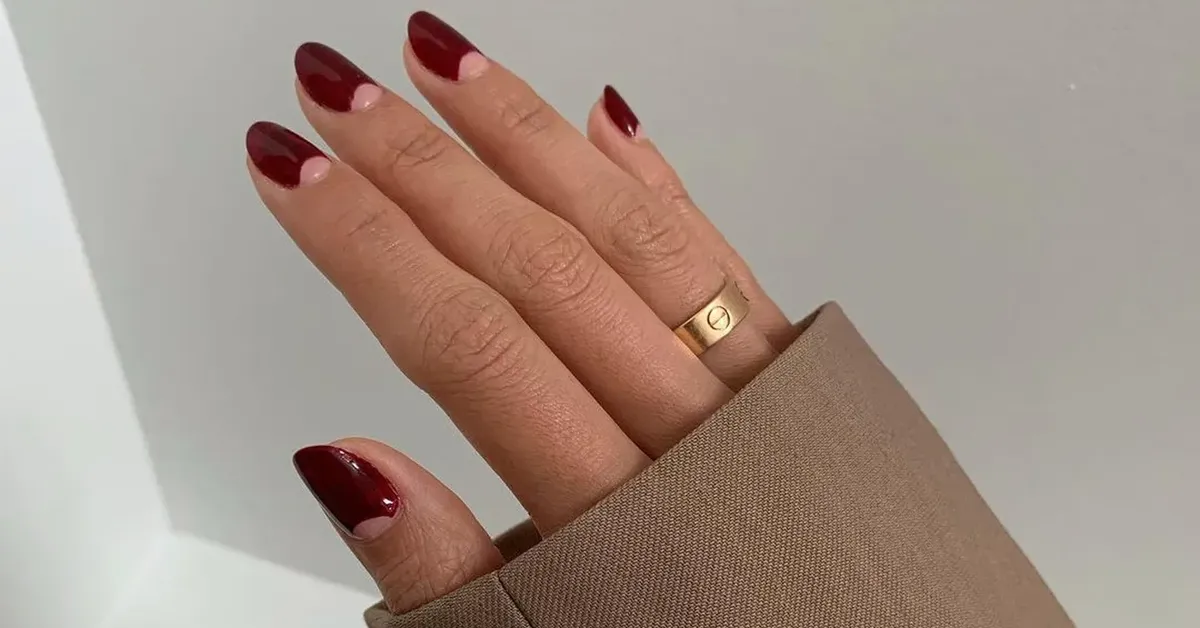 Thanksgiving nails featuring cranberry chrome polish, plaid accents, and warm fall colors in a festive manicure design.